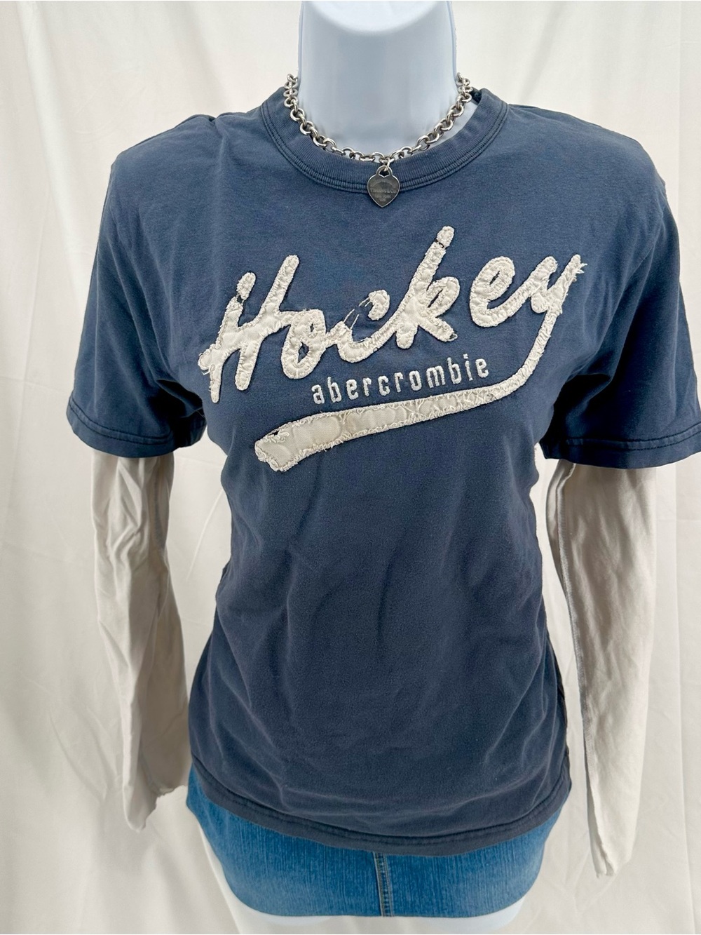 2000s Abercrombie Mallcore Embroidered Graphic Hockey Tee